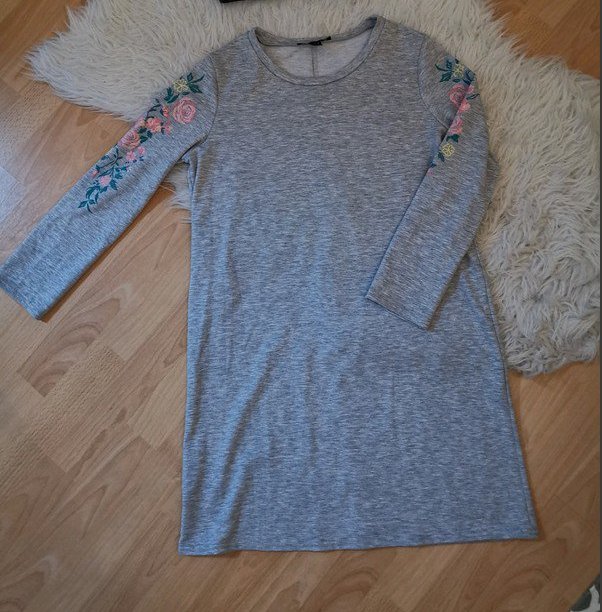 Graues sneakerkleid Blumen