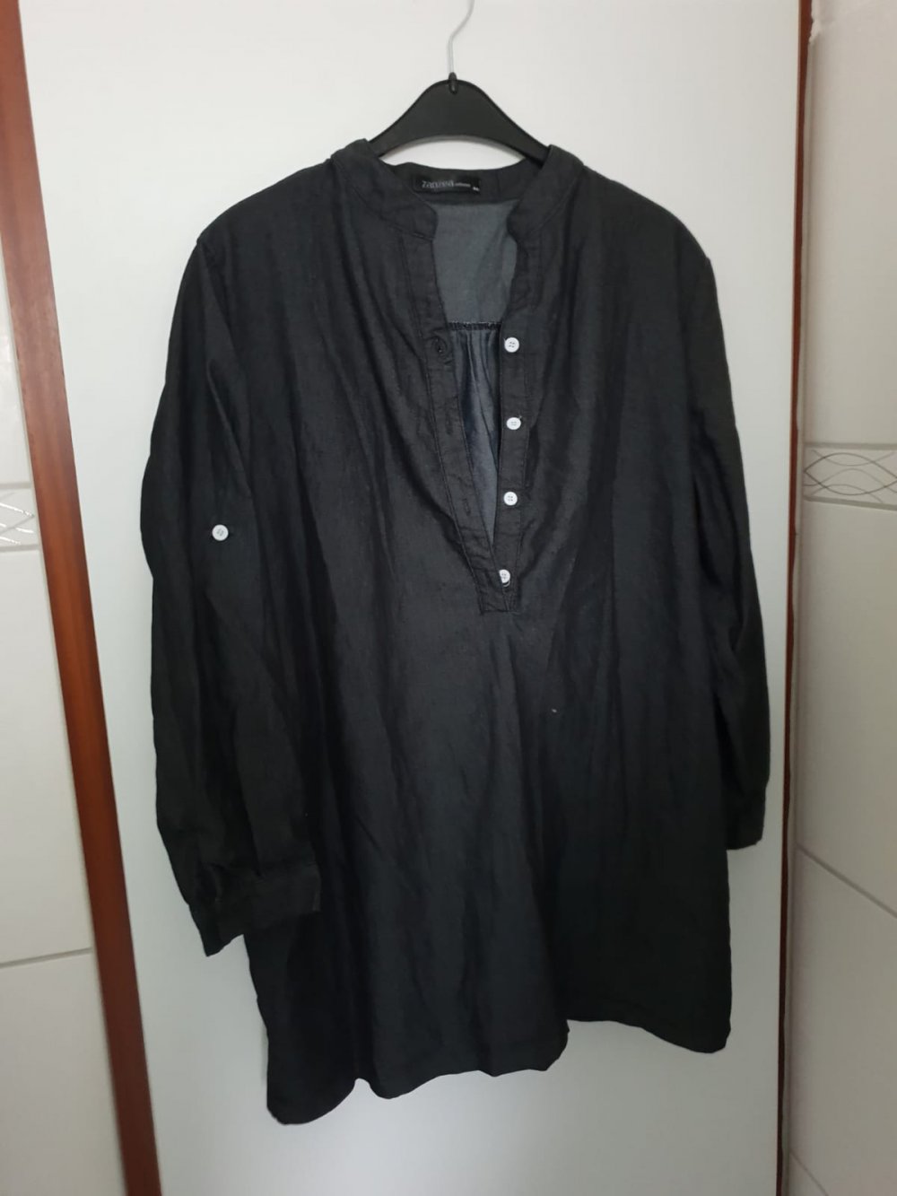 Bluse, langärmlig, weiße Knöpfe 4 XL