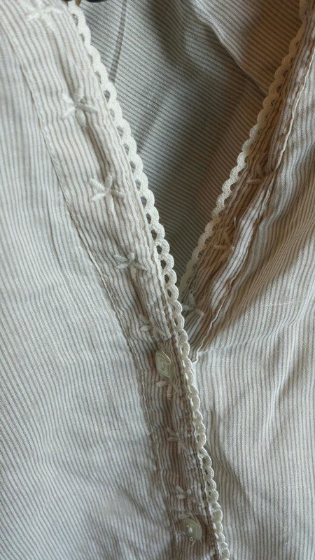 Weiß-beige-gestreifte leichte (Sommer-) Bluse
