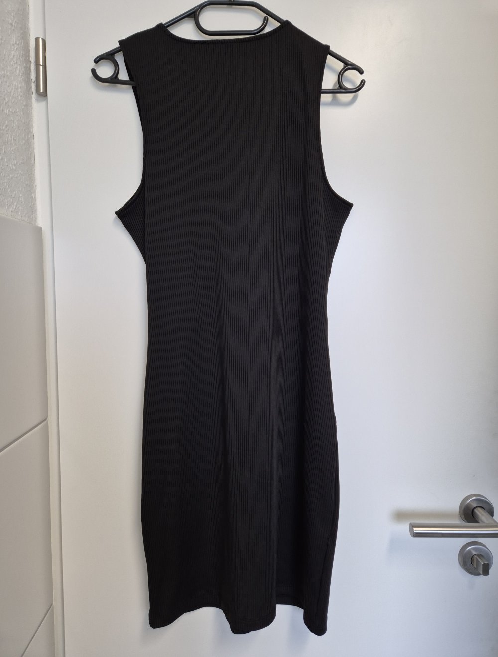 Kleid mit Cutout und Schnürung von der Schulter zur Taille
