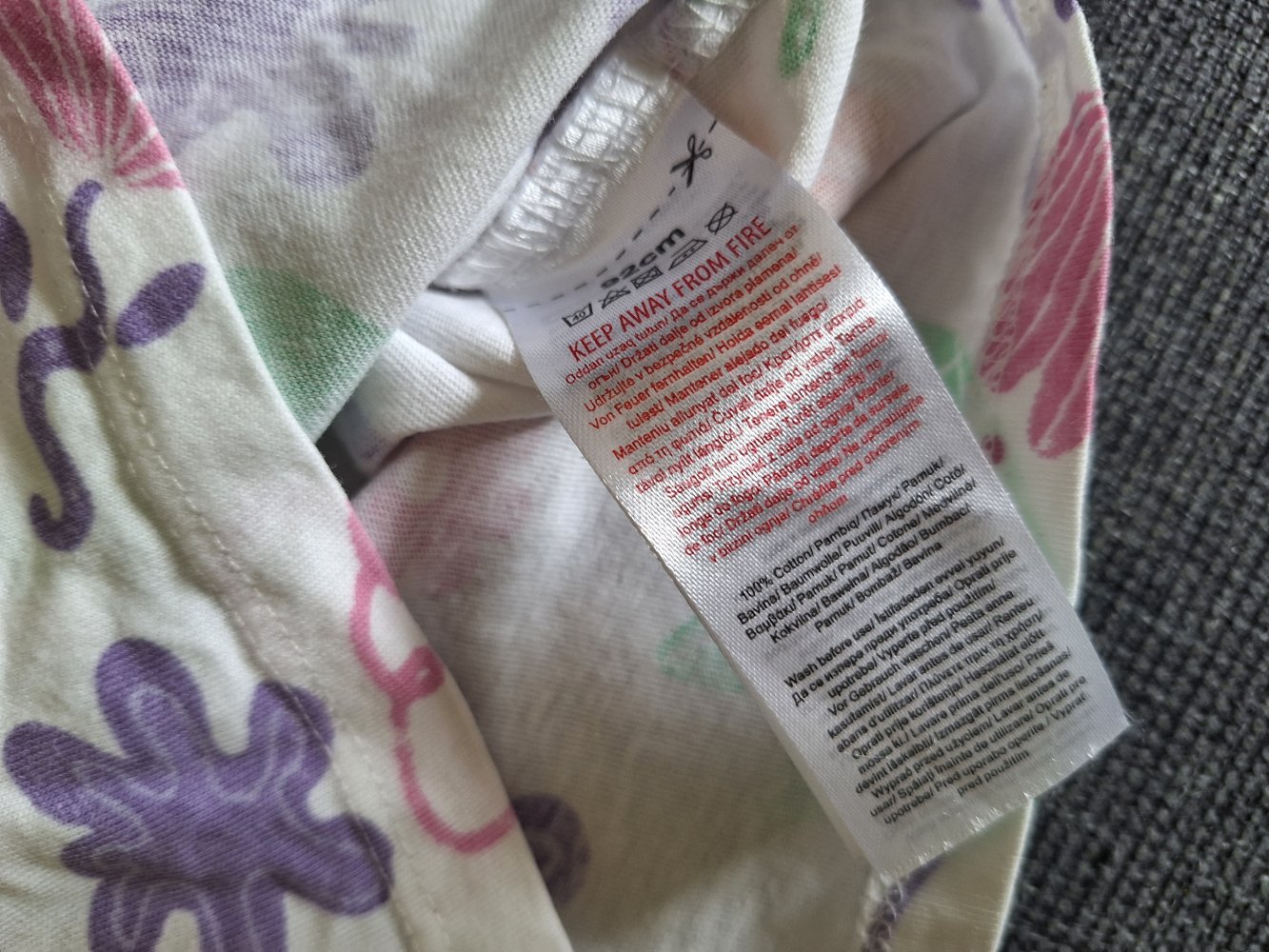 Weißes Sweatshirt bunt gemustert, Gr. 92