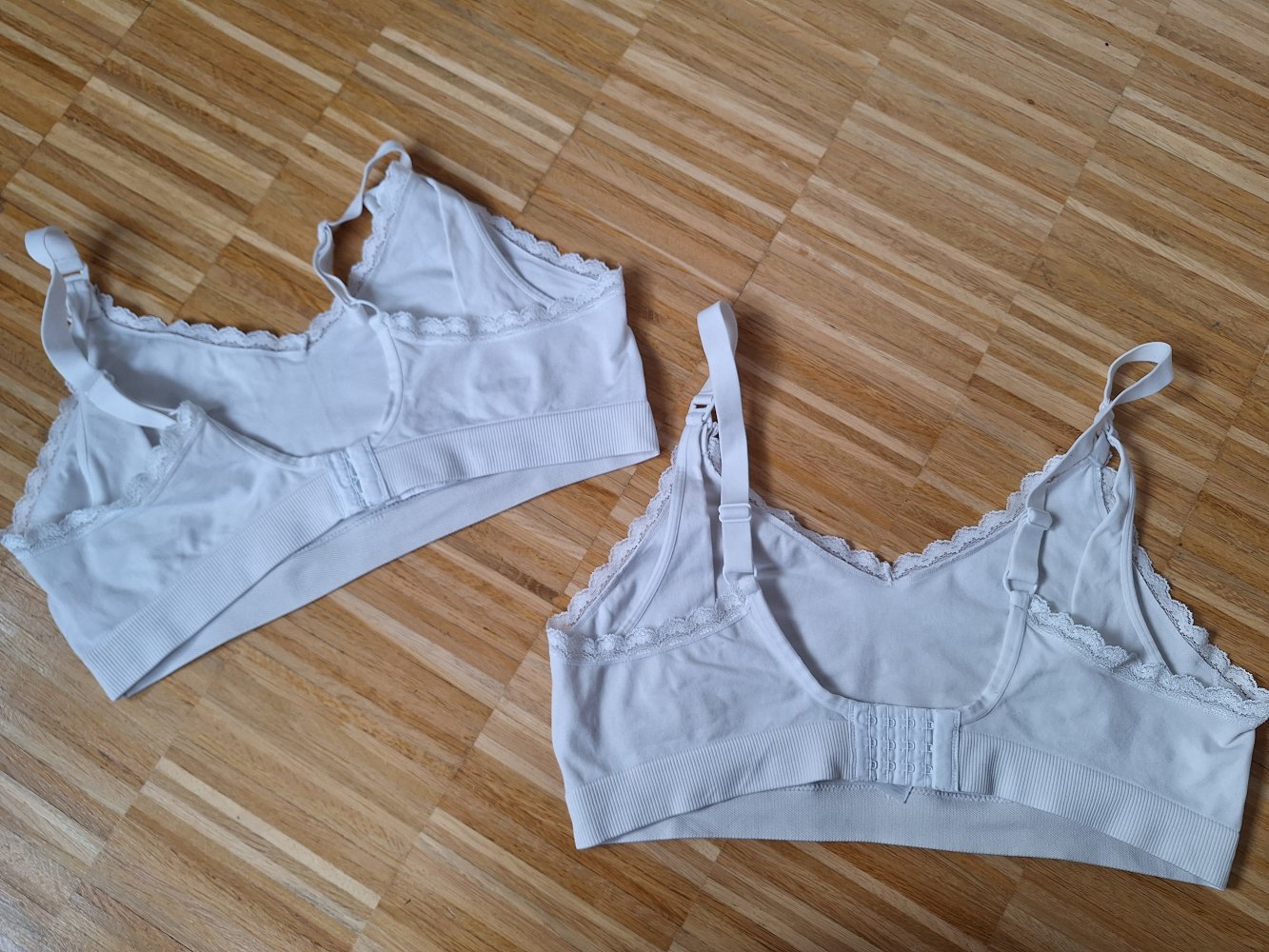 2 weiße Still-BHs, Gr. XL, ohne Bügel