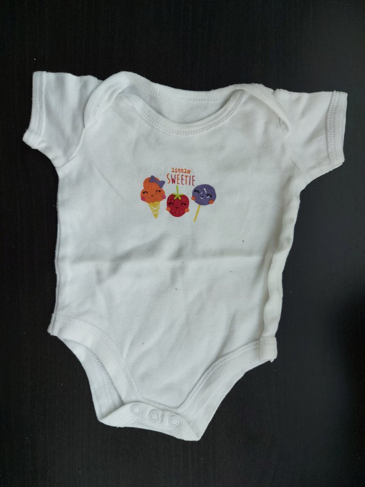 Weißer Kurzarmbody 