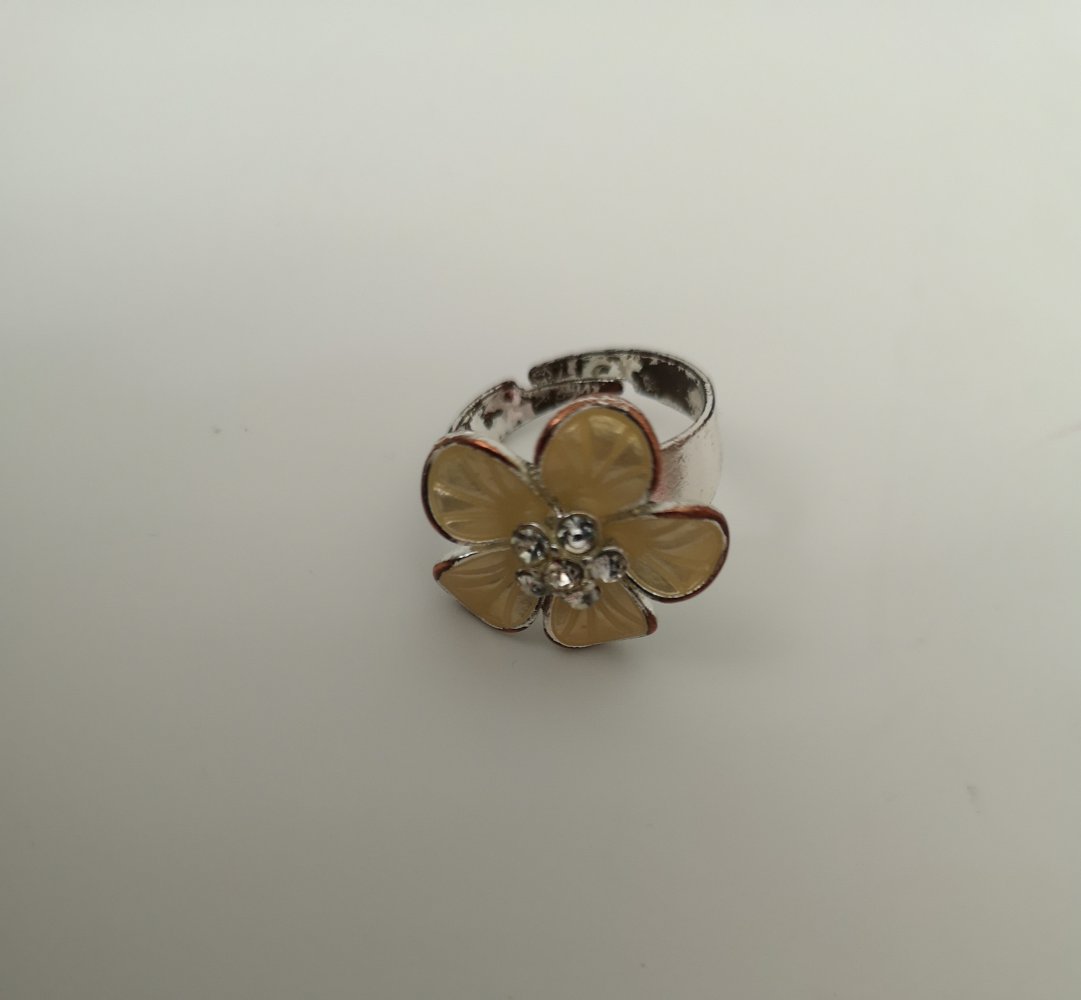 Modeschmuckring mit großer Blume / Blumenring