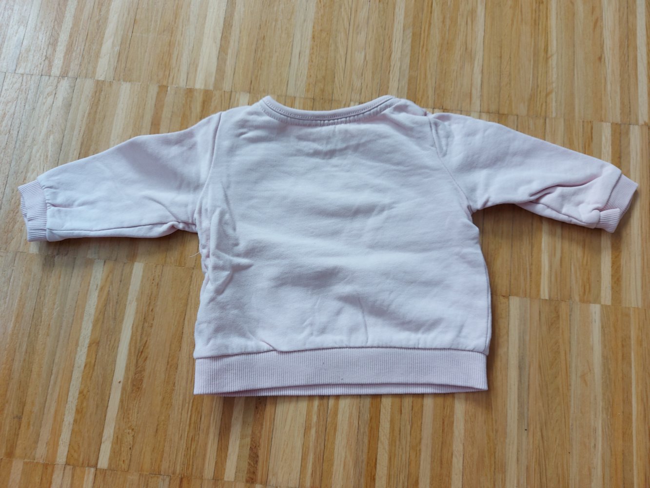 rosafarbener Babypullover/Longsleeve 