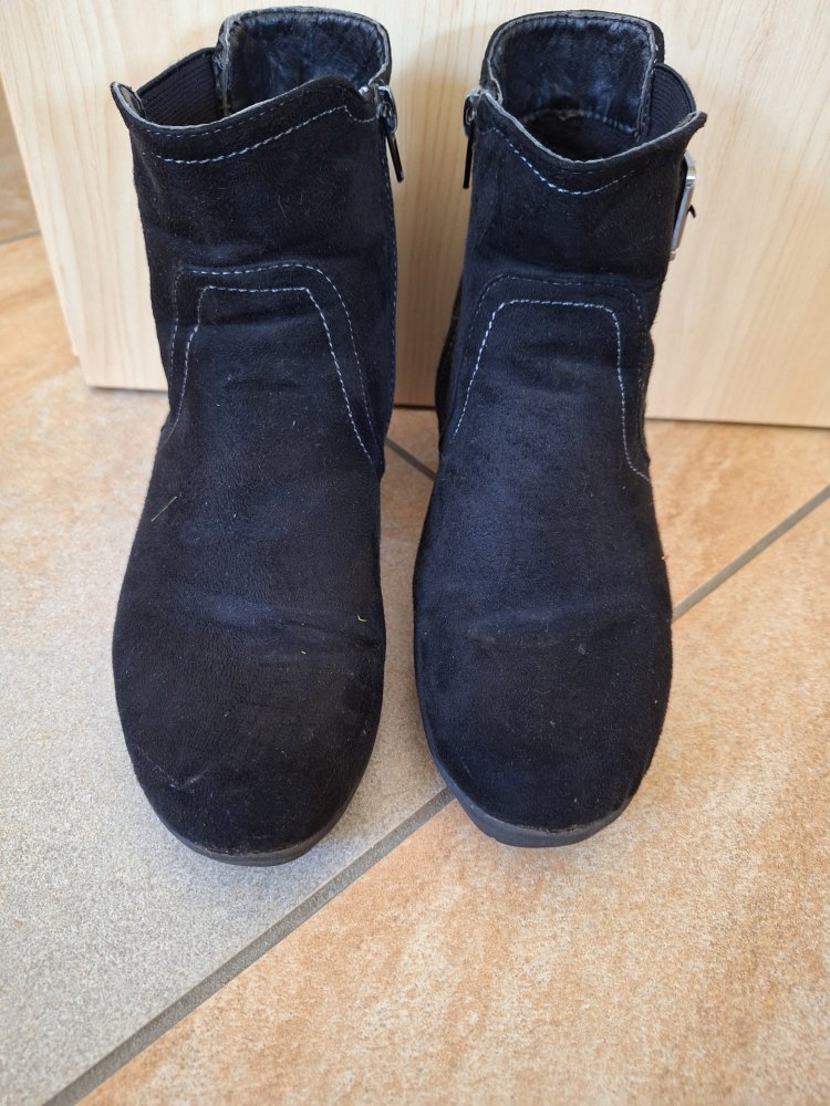 schwarze Stiefel mit Absatz, Gr. 37 / Stiefeletten