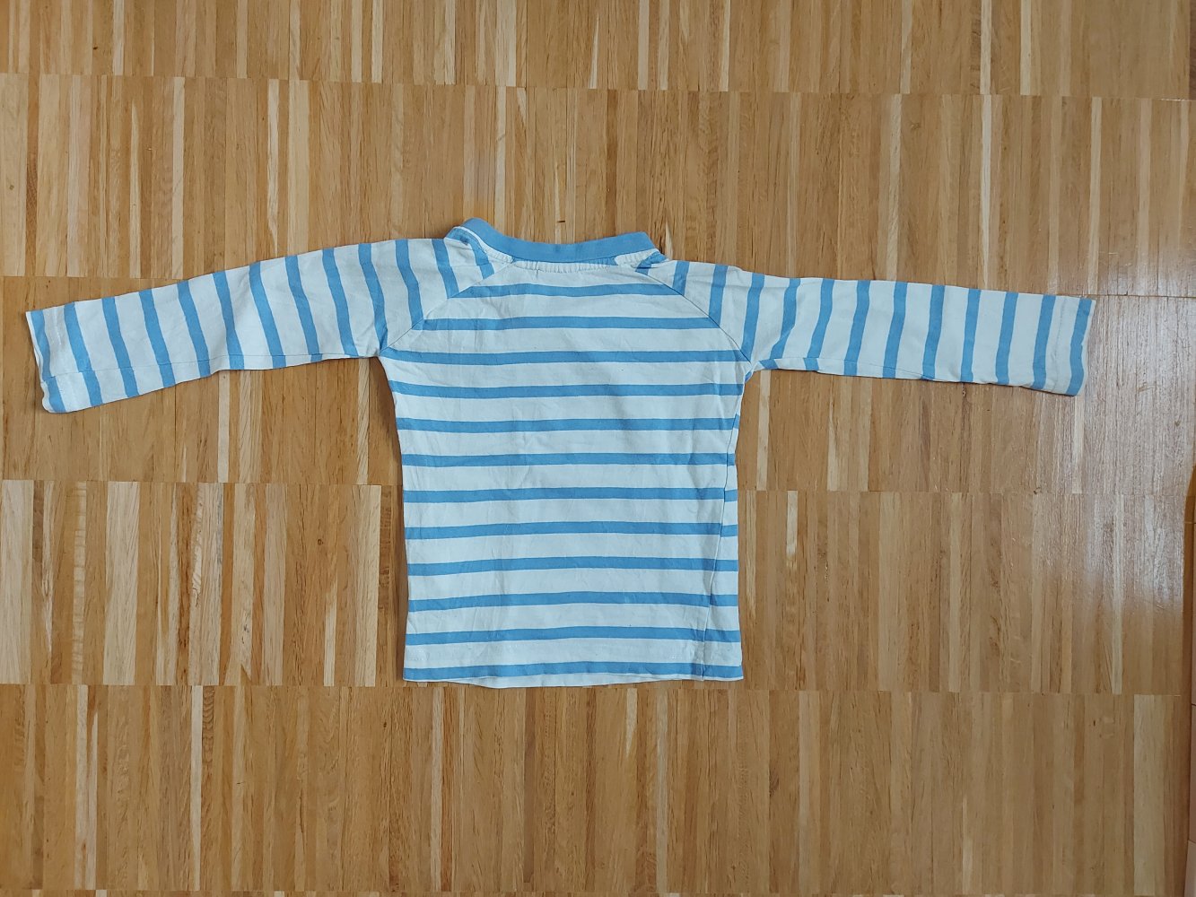 Blau-weiß gestreifter Langarmpullover Gr. 86