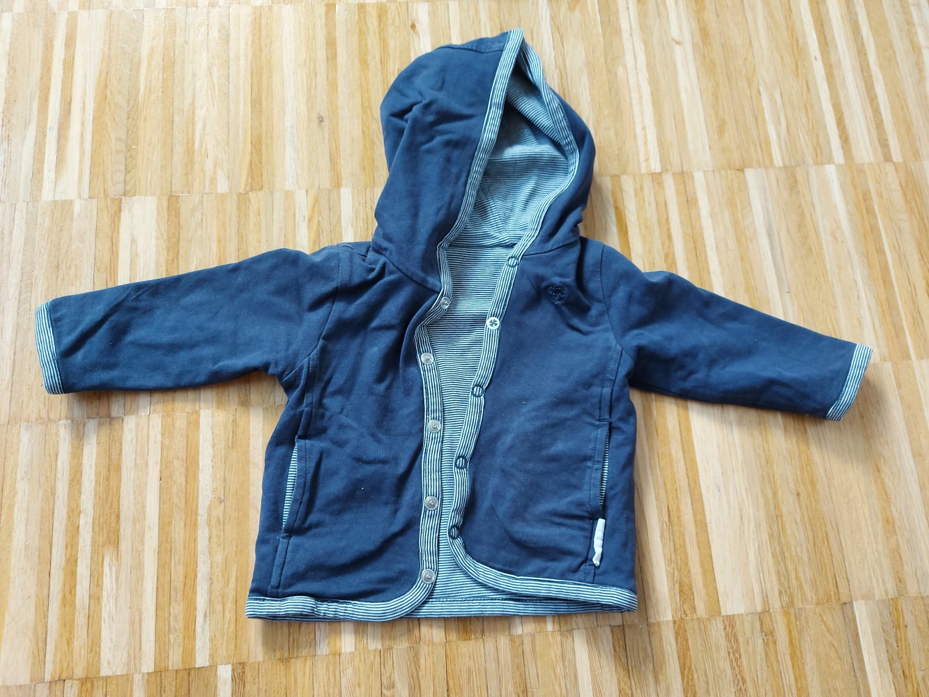 wunderschöne blaue Baby-Kapuzenjacke / Wendejacke