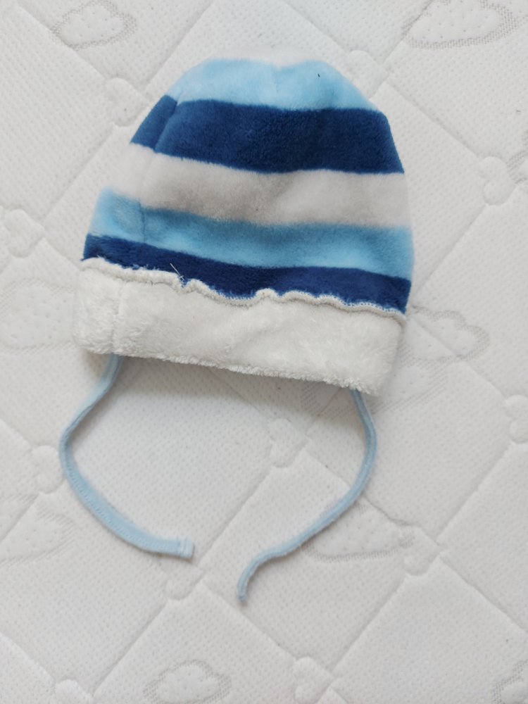 blau-weiß gestreifte Babymütze / Wintermütze für Babys mit Hundemotiv, Gr. 42/43