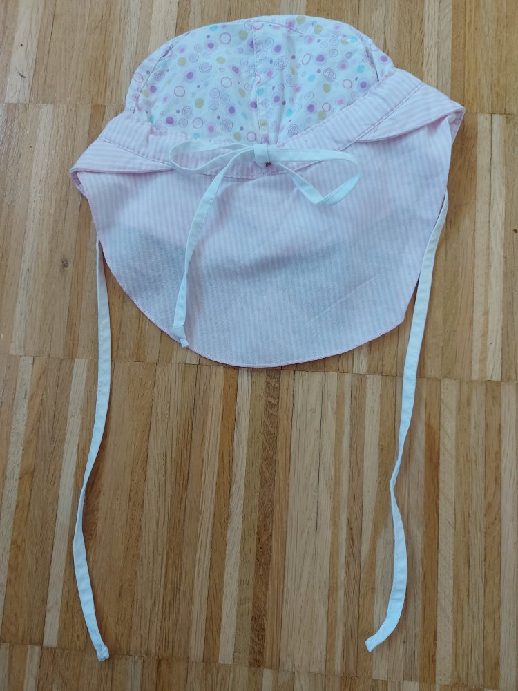 rosa gemusterter Sommerhut mit Nackenkrempe für Babys, Gr. 45 mit Schnüren
