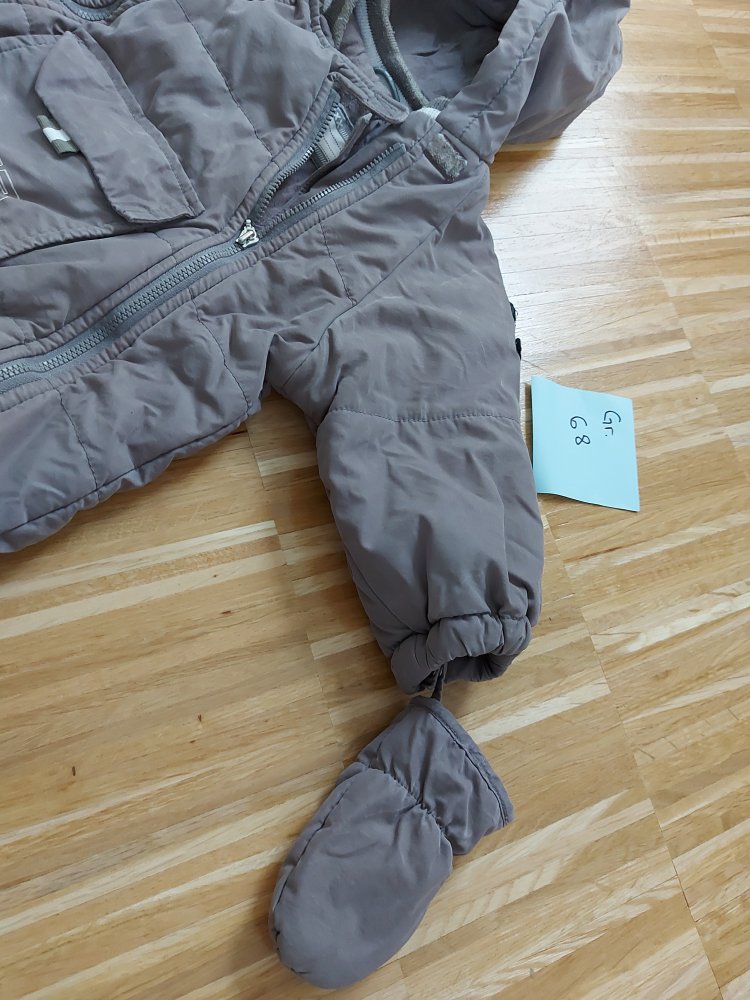 brauner Schneeanzug mit Handschuhen und Füßen, Gr. 68