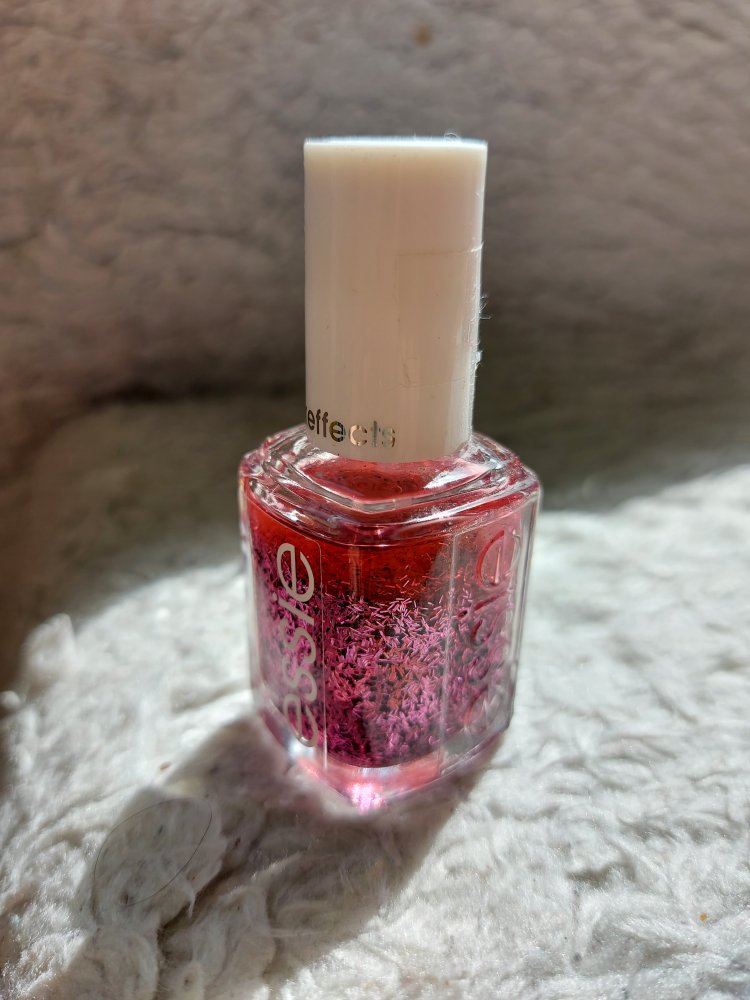 Essie luxeffects 1144 fashion flares Nagellack Überlack