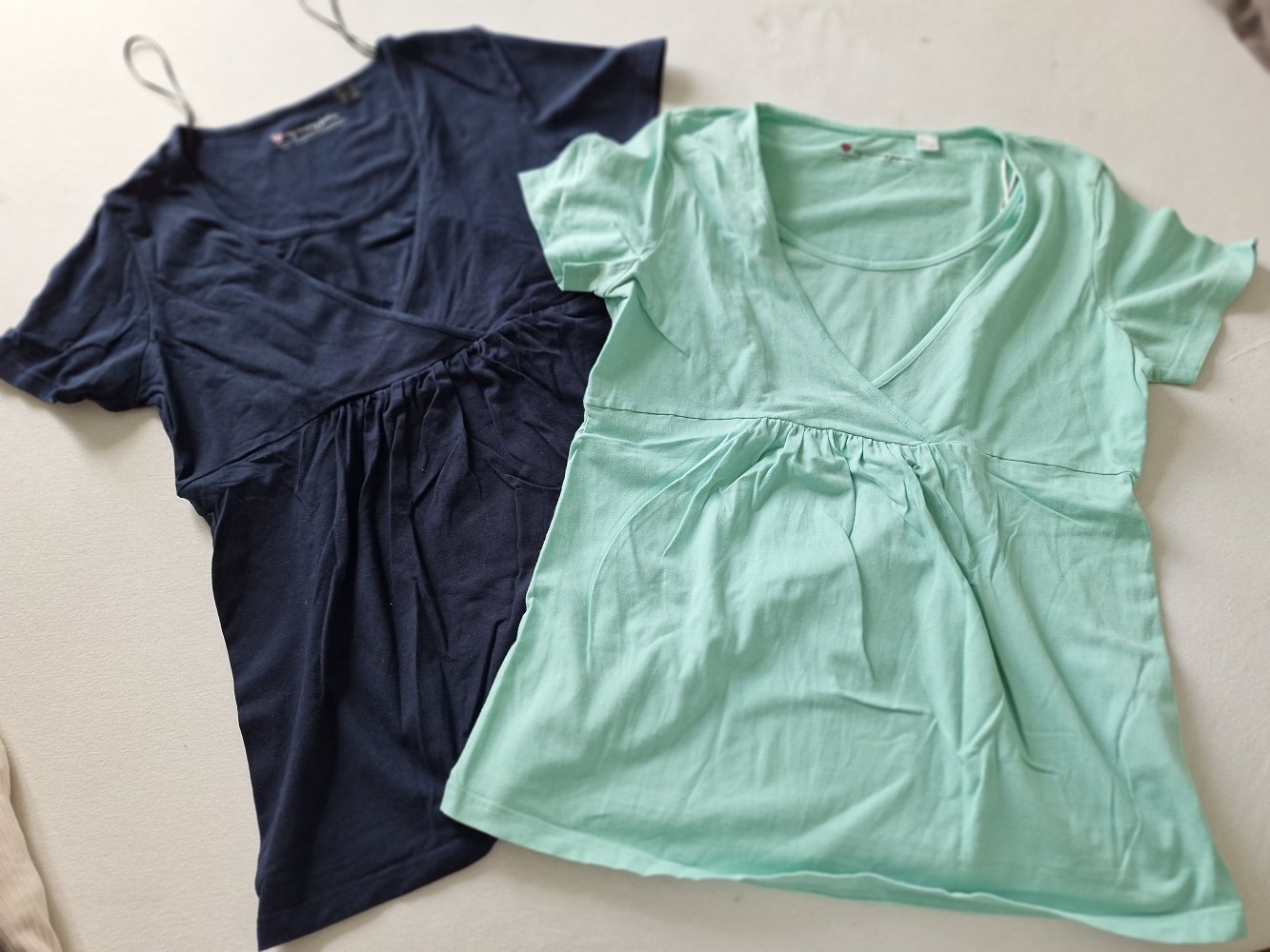 türkises (mentholblaues) praktisches und komfortables Umstands- und Stillshirt Gr. 40/42