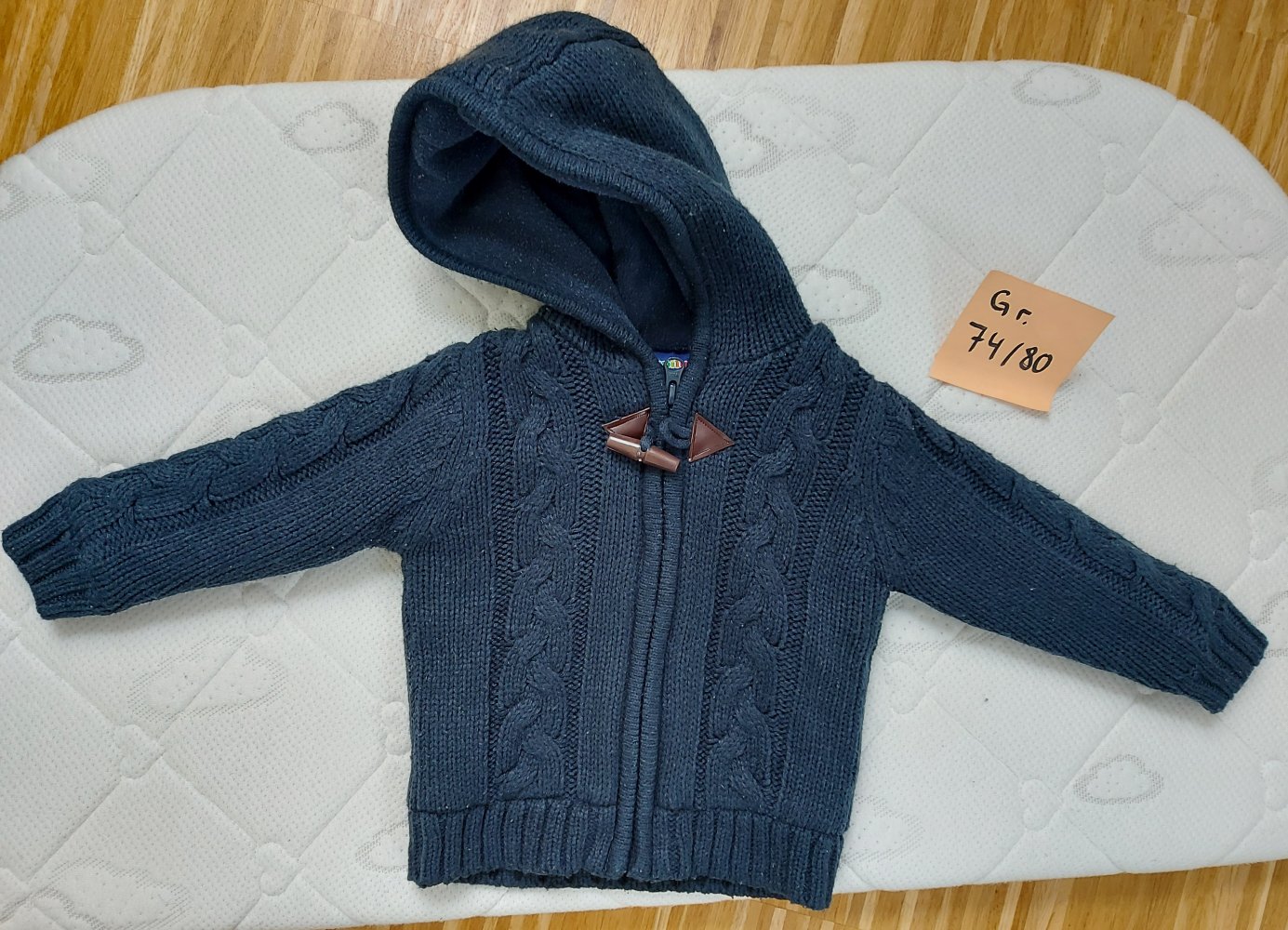 dunkelblaue Strick-Babyjacke mit Kapuze, Gr. 74/80