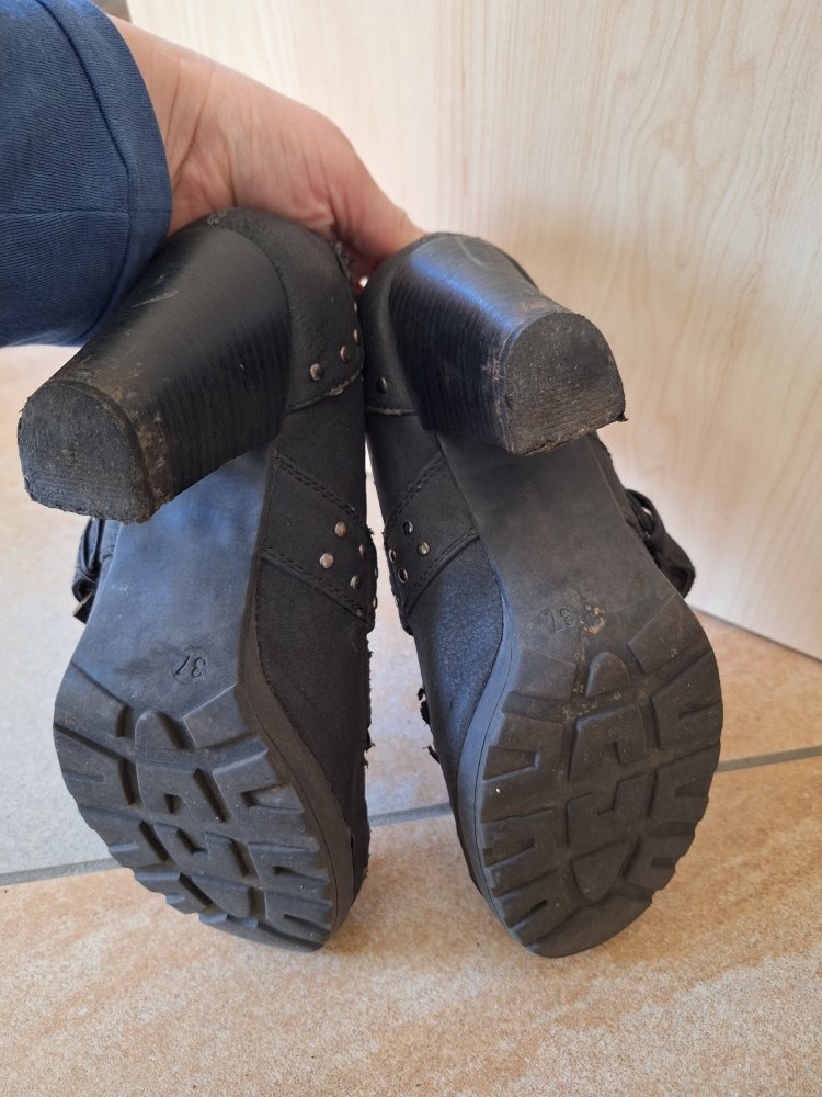 schwarze Absatzschuhe Gr. 37 / Pumps mit Riemen