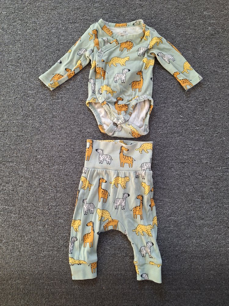 2 teiliges Set: Wickelbody und Hose mit Tieren, Gr. 56 unisex