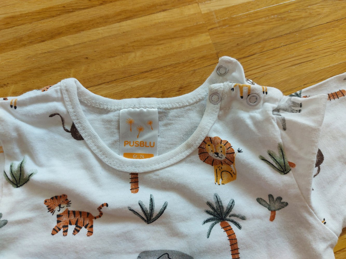 2-teiliges Bekleidungsset mit Wildtiermotiven Langarmshirt und gelbe Latzhose, Gr. 74