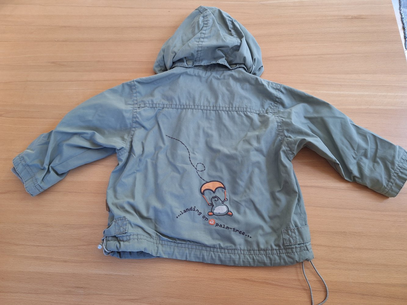 khakifarbene Übergangsjacke mit abnehmbarer Kapuze, Gr. 80