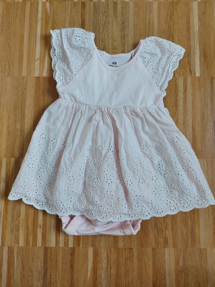 süßes zartrosa Babykleidchen mit weißer Stickerei, Gr. 68 Bodykleid