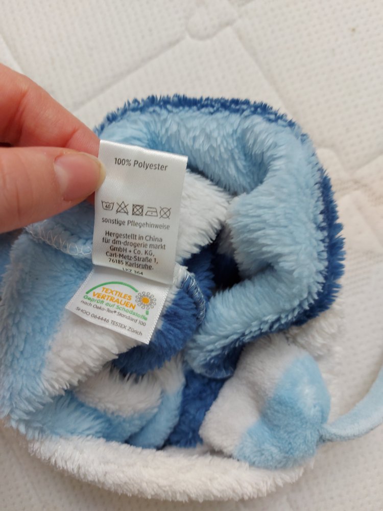 blau-weiß gestreifte Babymütze / Wintermütze für Babys mit Hundemotiv, Gr. 42/43