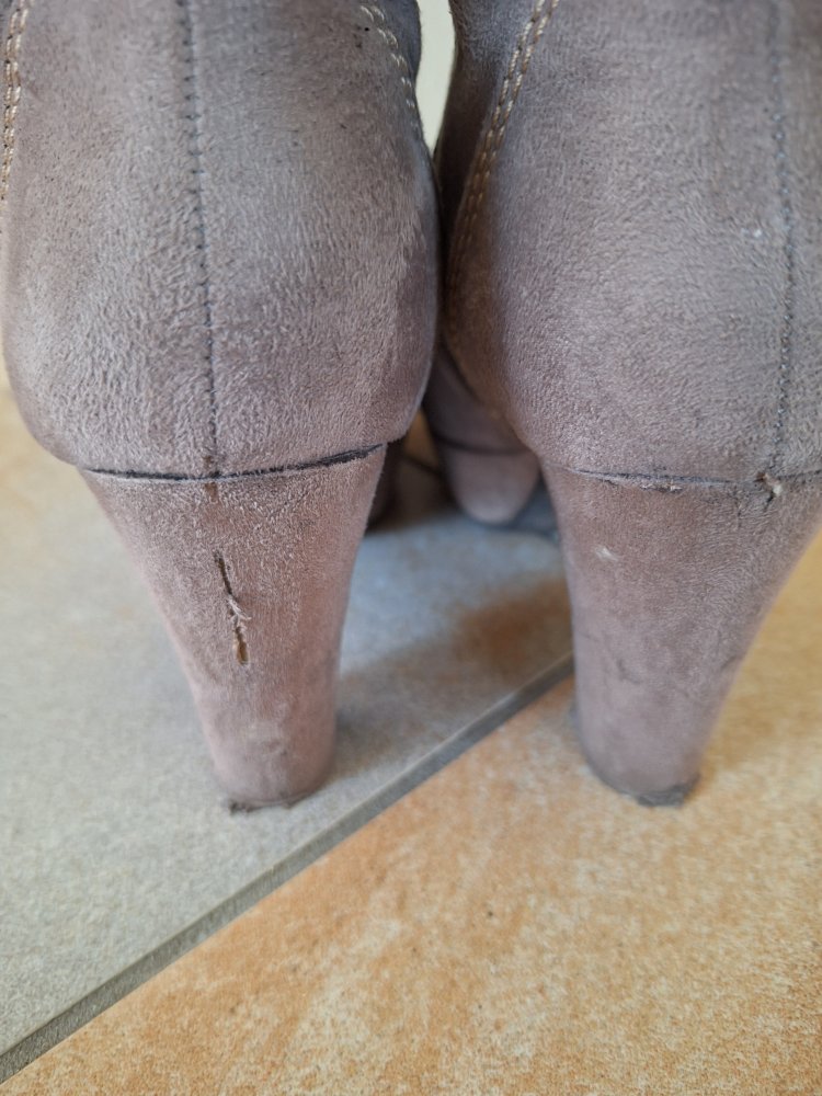 beige Stiefel mit Absatz, Gr. 37 / Stiefeletten