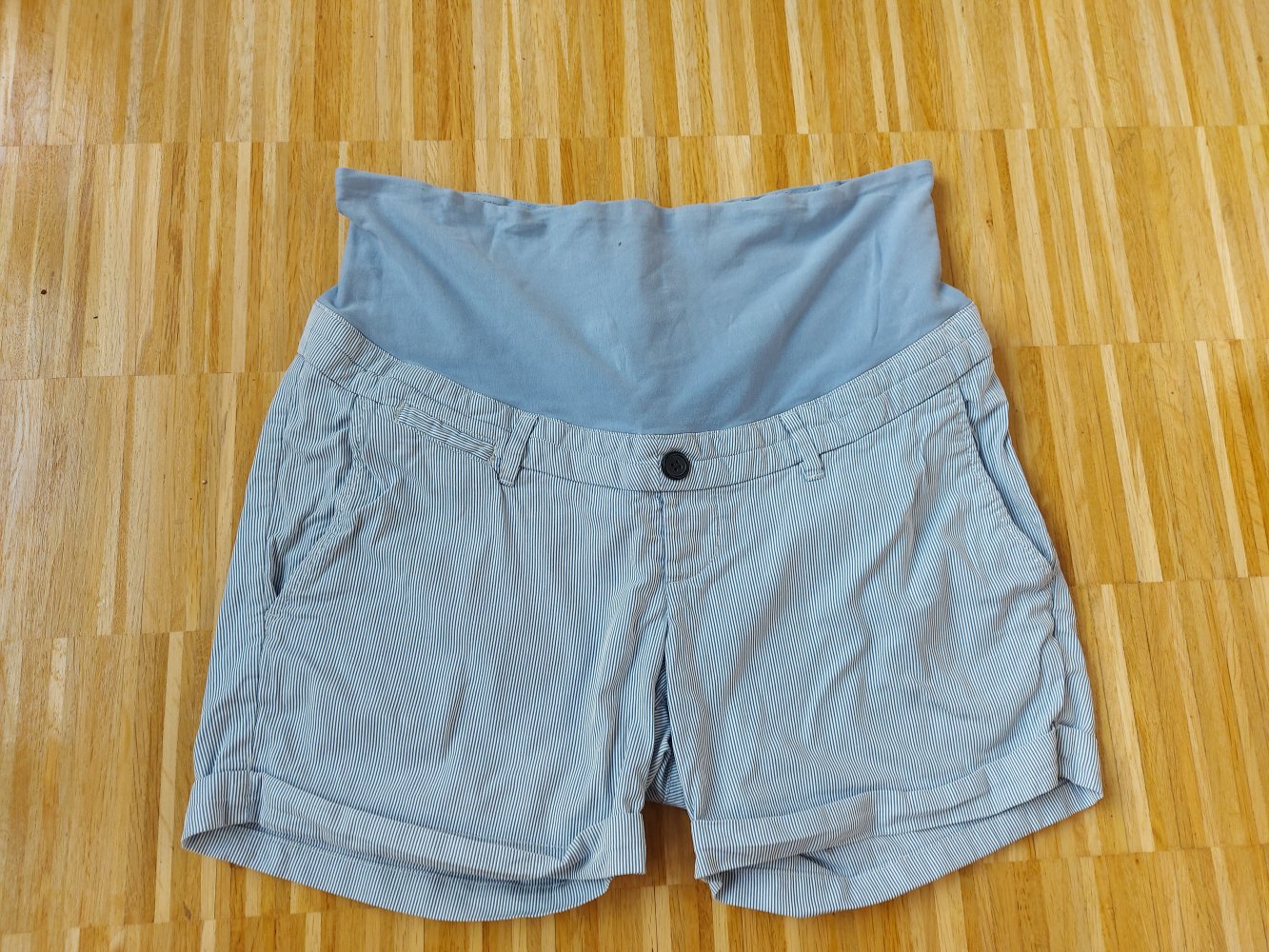 hellblau-weiß gestreifte Umstandsshorts Gr. 40 / Sommerhose H&M Mama