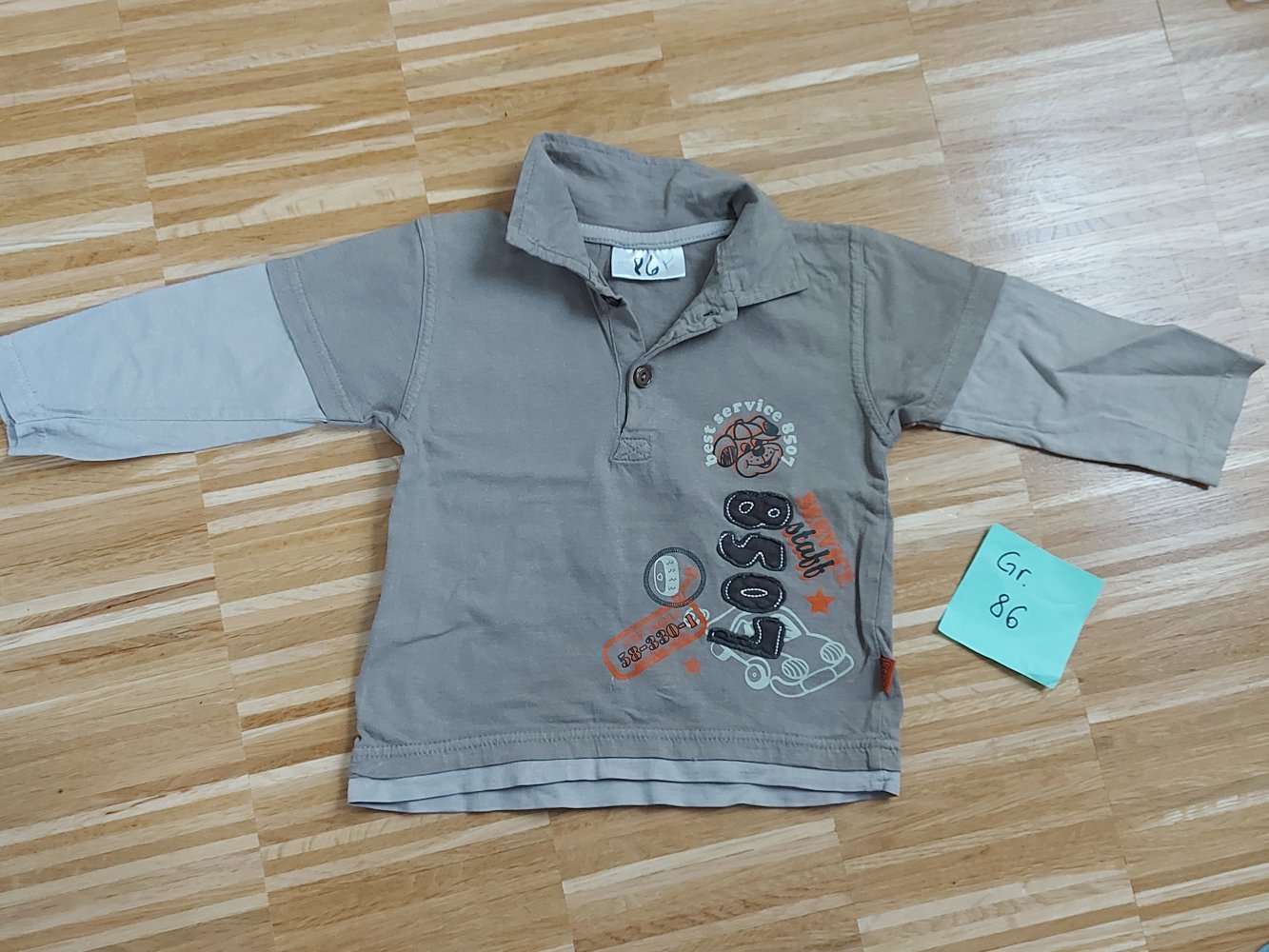 langärmliges khakifarbenes Baby-Poloshirt Gr. 86