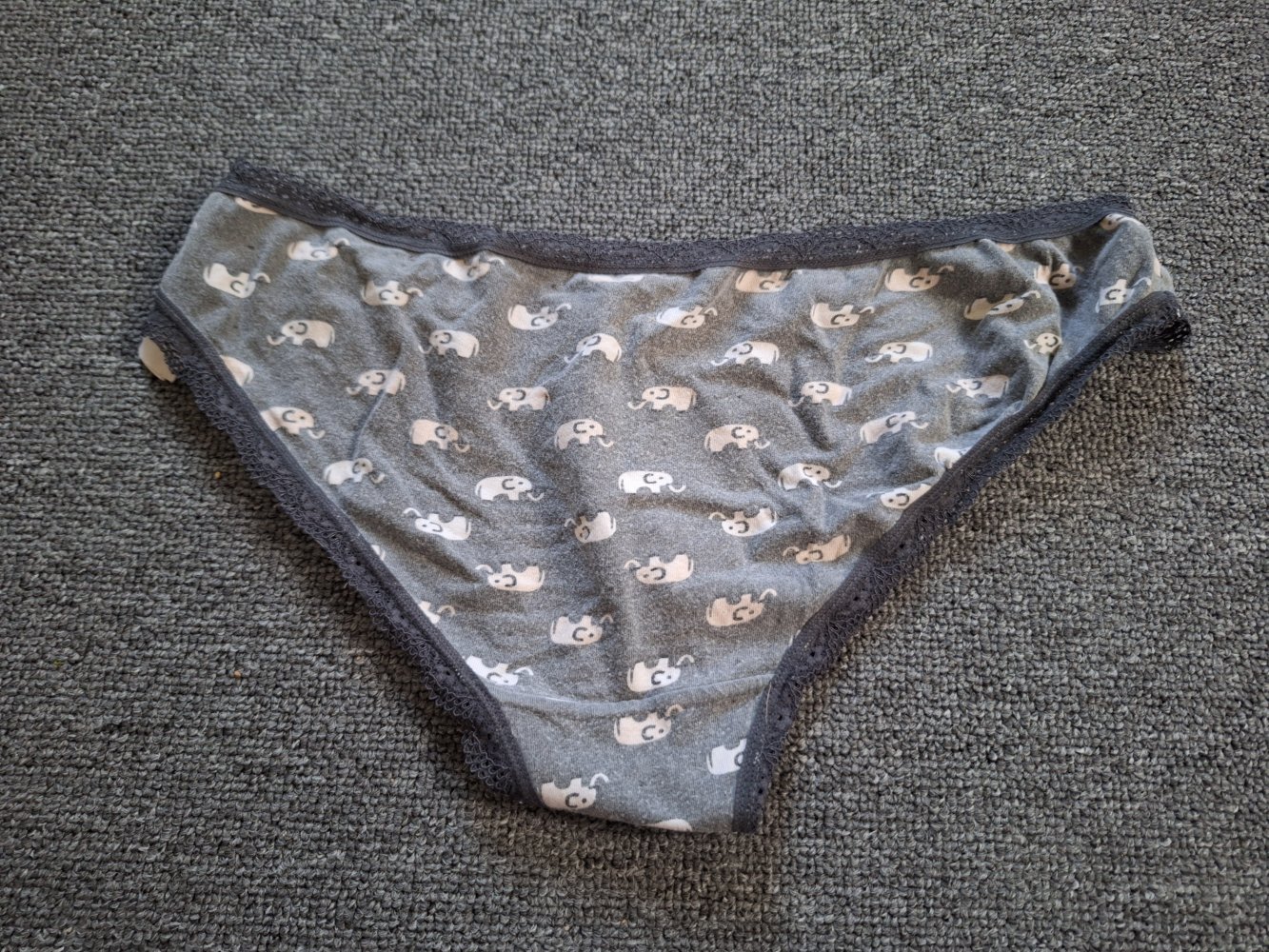 anthrazitgraue Unterhose mit Elefanten