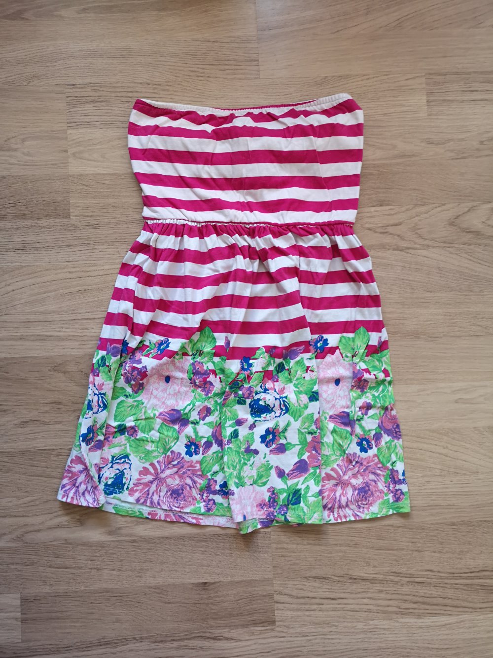 kurzes buntes Sommerkleid mit toller Schleife im Rückenausschnitt / schulterfrei / trägerlos