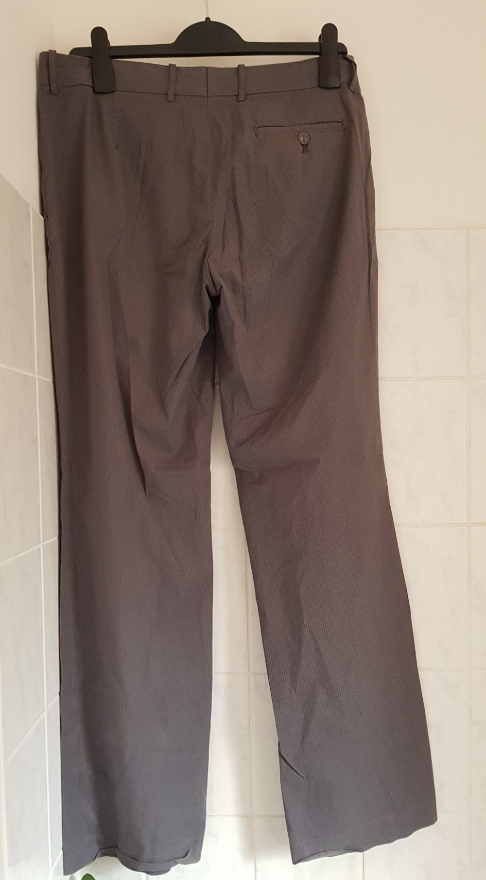 graue Businesshose mit schwarzen Nadelstreifen Gr. 40