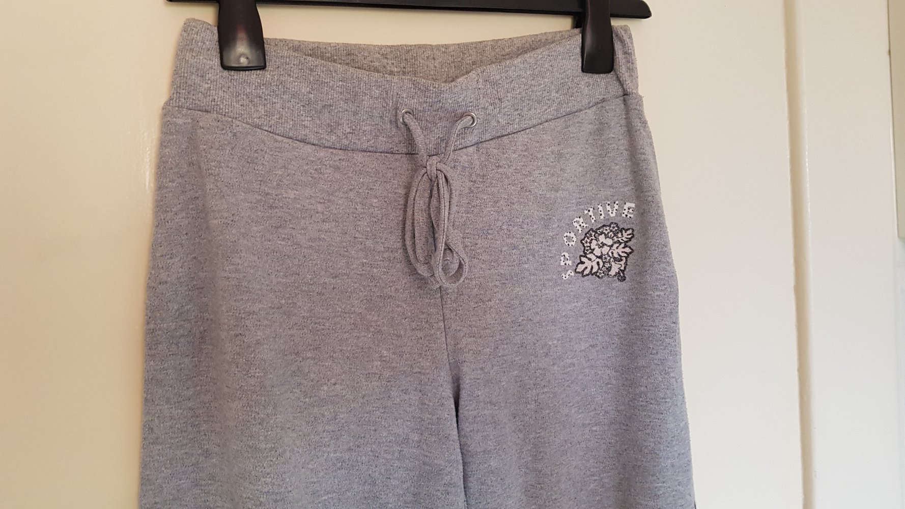 gemütliche graue Caprihose aus Stoff, Gr. S