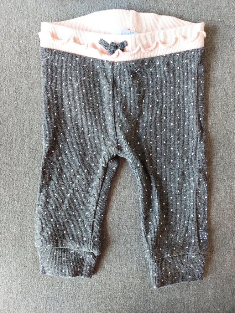 4-teiliges Bekleidungsset von feetje dots Strampler, Wickelbody, Hose und Wendejacke Gr. 62