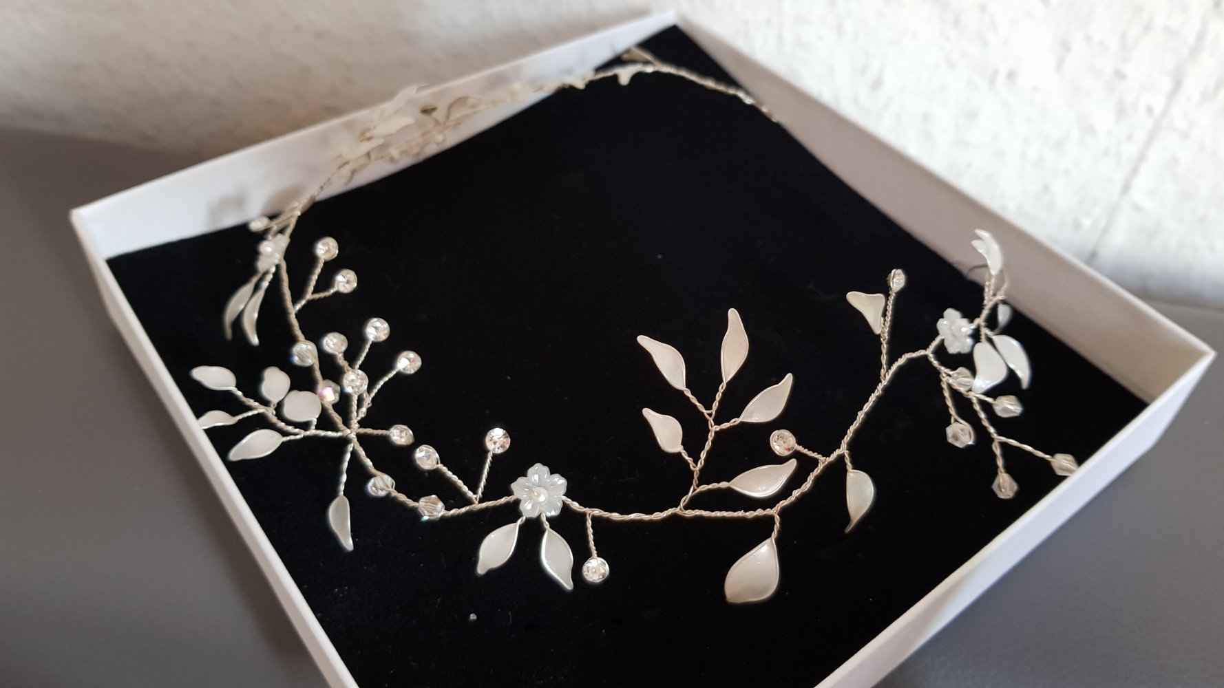 Brauthaarschmuck zart elegantes Brautaccessoire mit Ranken