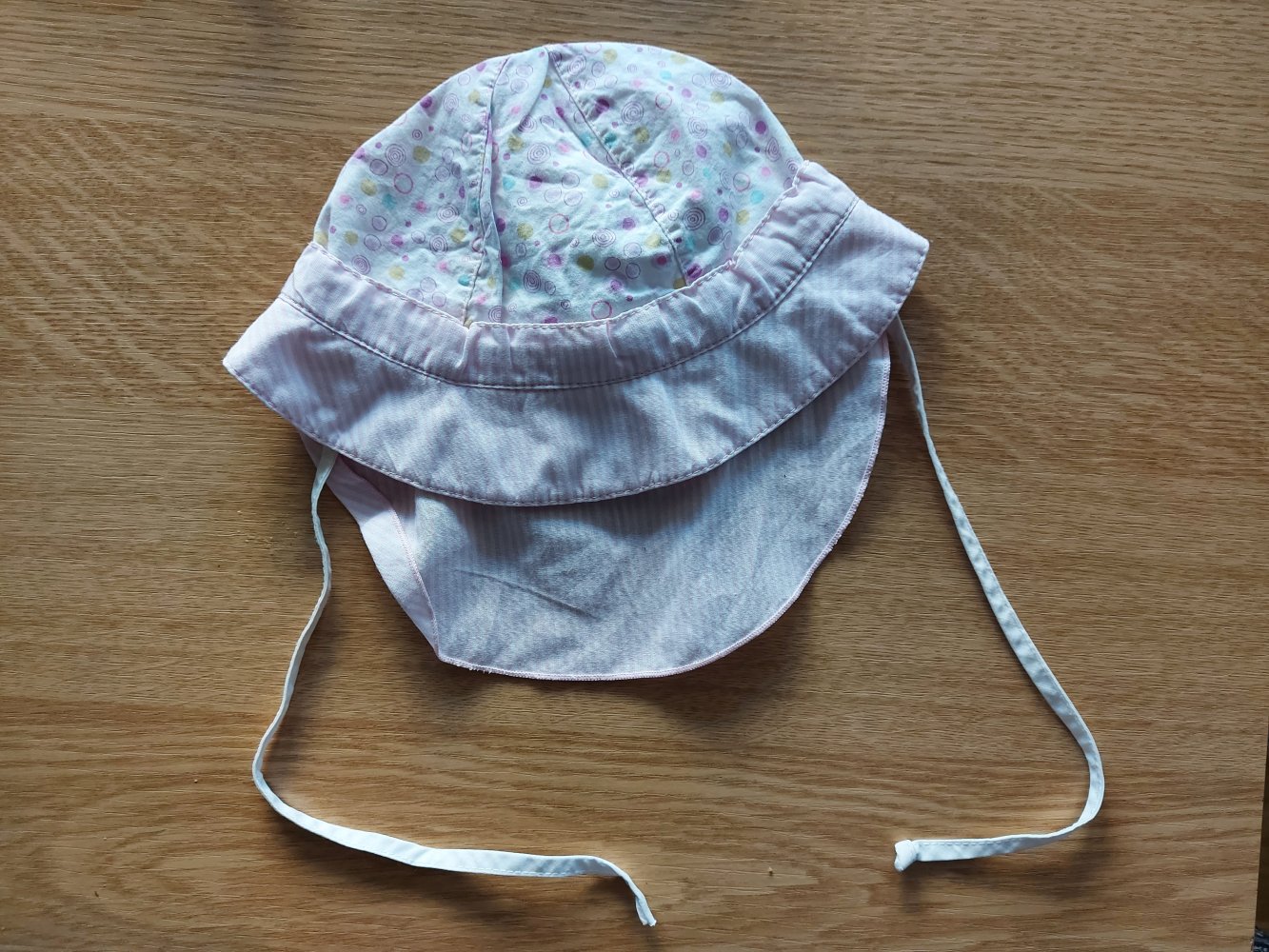 rosa gemusterter Sommerhut mit Nackenkrempe für Babys, Gr. 45 mit Schnüren
