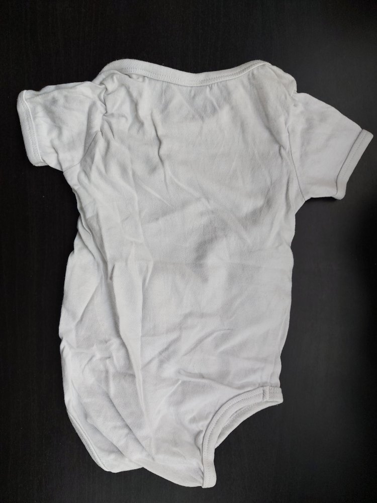 weißer Kurzarmbody Gr. 56/62