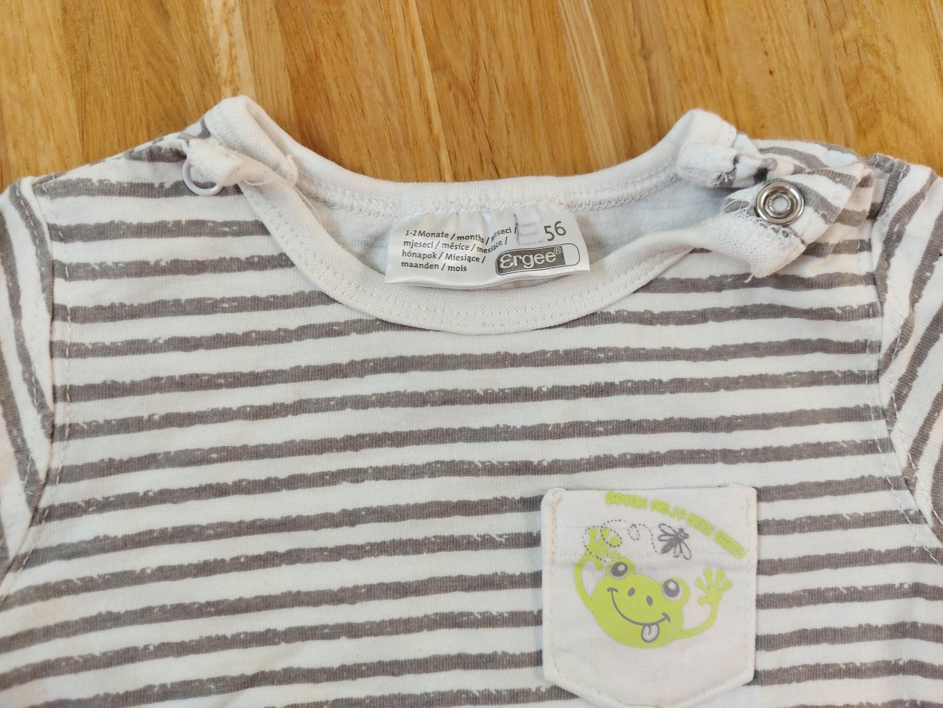 gestreifter Babypullover Gr. 56 mit Frosch