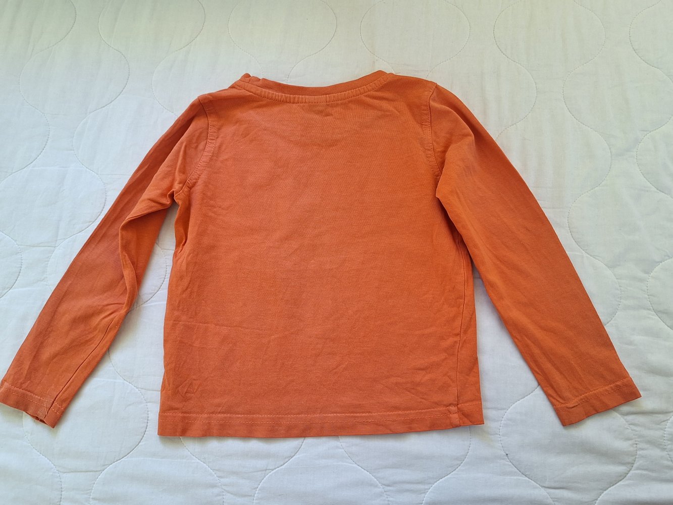 Oranger Langarmpullover mit Auto, Gr. 104 Sweatshirt