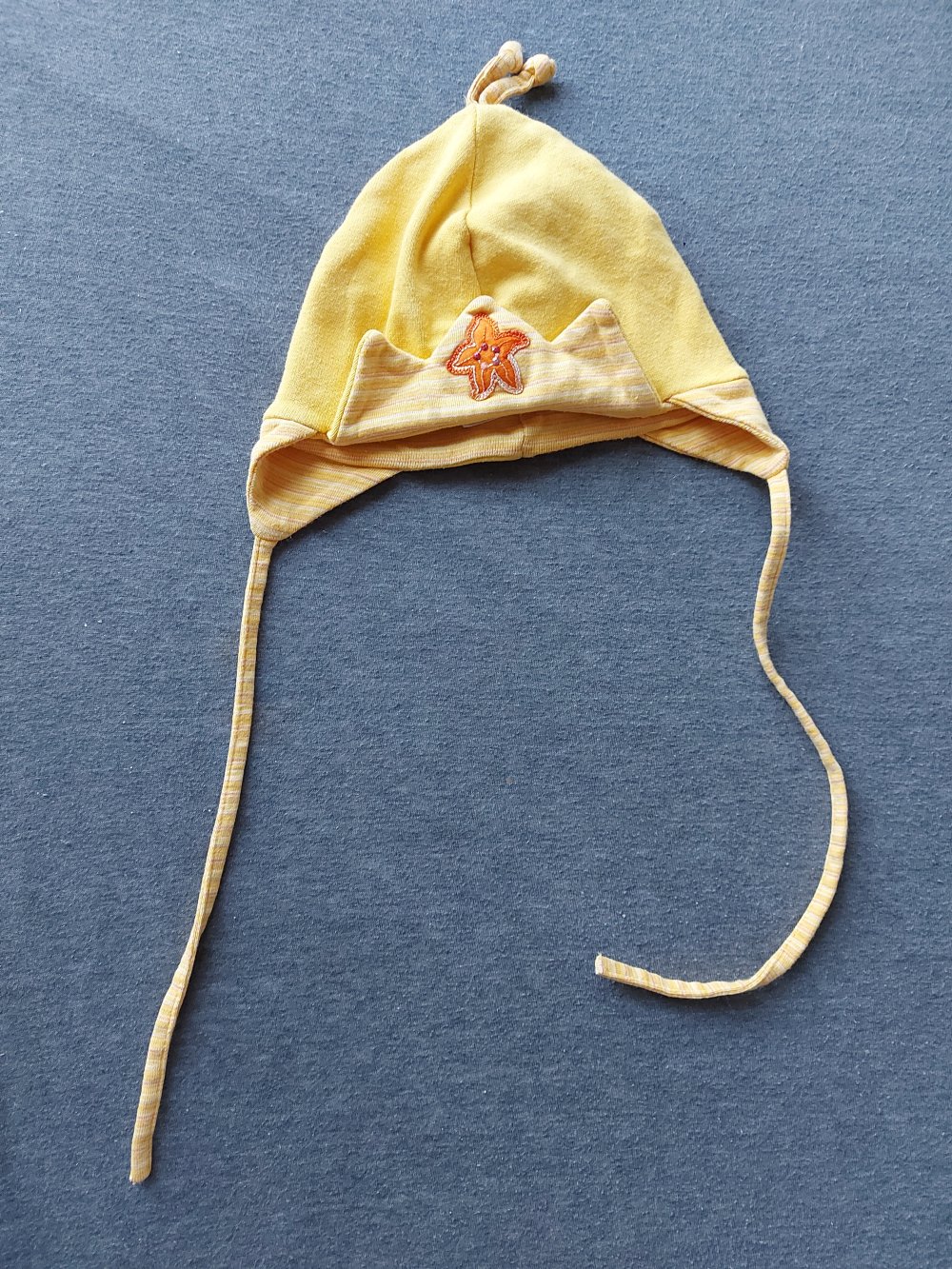 sonnengelbe Babymütze Gr. 44 geschlechtsneutral / unisex