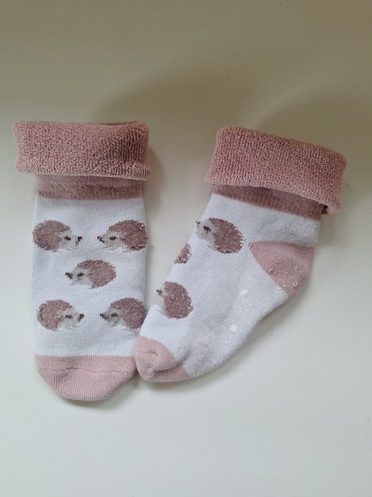 weiß-rosa Igelsöckchen / Stoppersocken