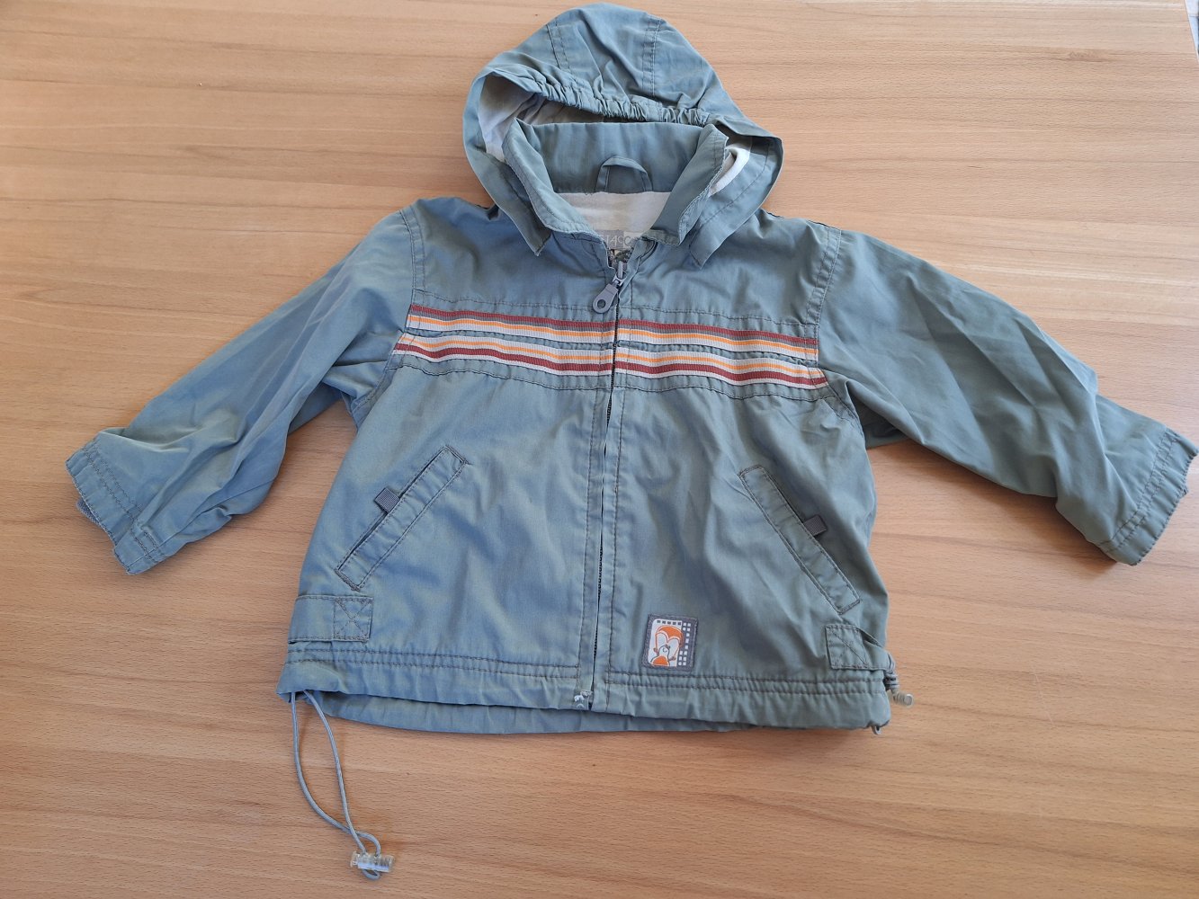 khakifarbene Übergangsjacke mit abnehmbarer Kapuze, Gr. 80