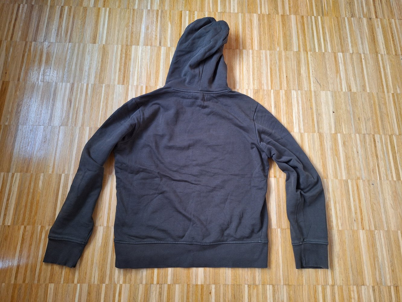 langärmliger brauner Kapuzenpulli, Gr. M 