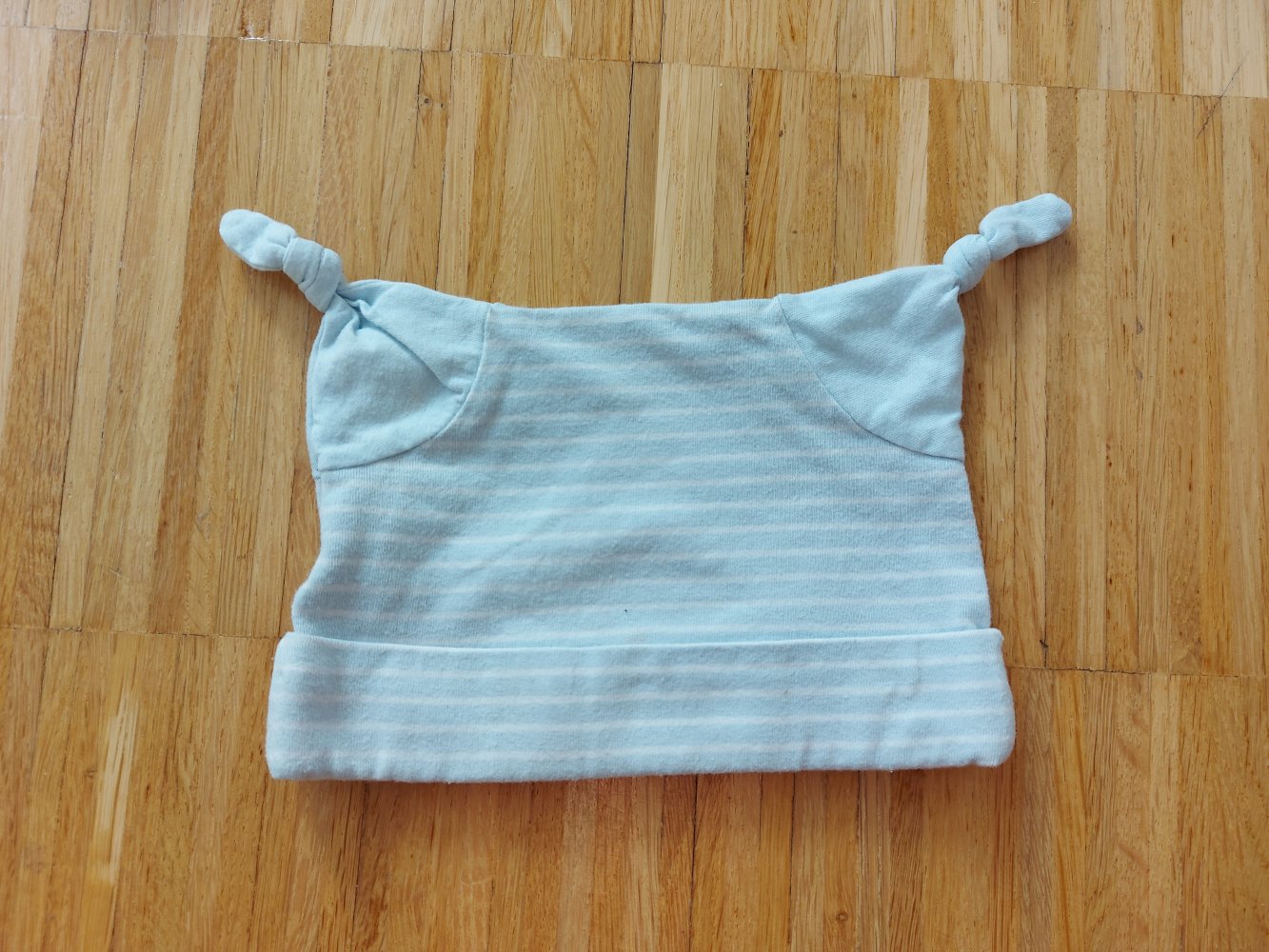 hellblaue Babymütze 