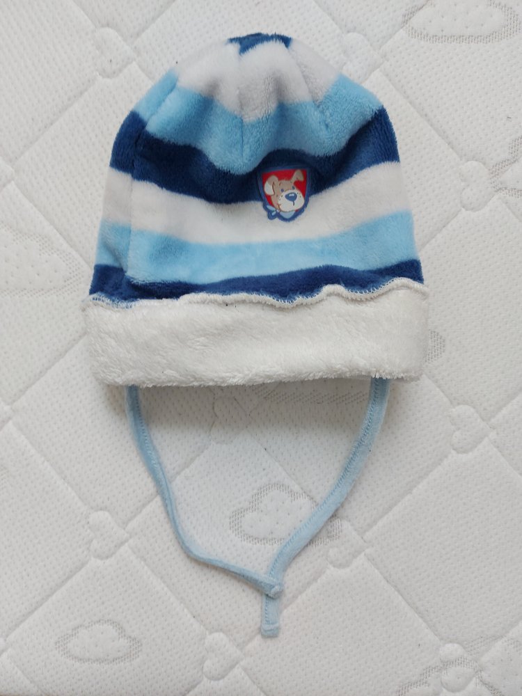 blau-weiß gestreifte Babymütze / Wintermütze für Babys mit Hundemotiv, Gr. 42/43