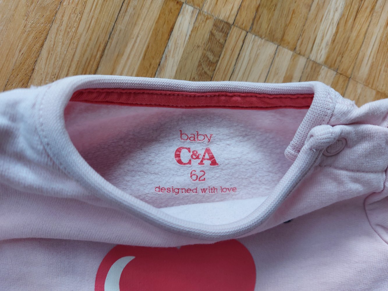 rosafarbener Babypullover/Longsleeve 