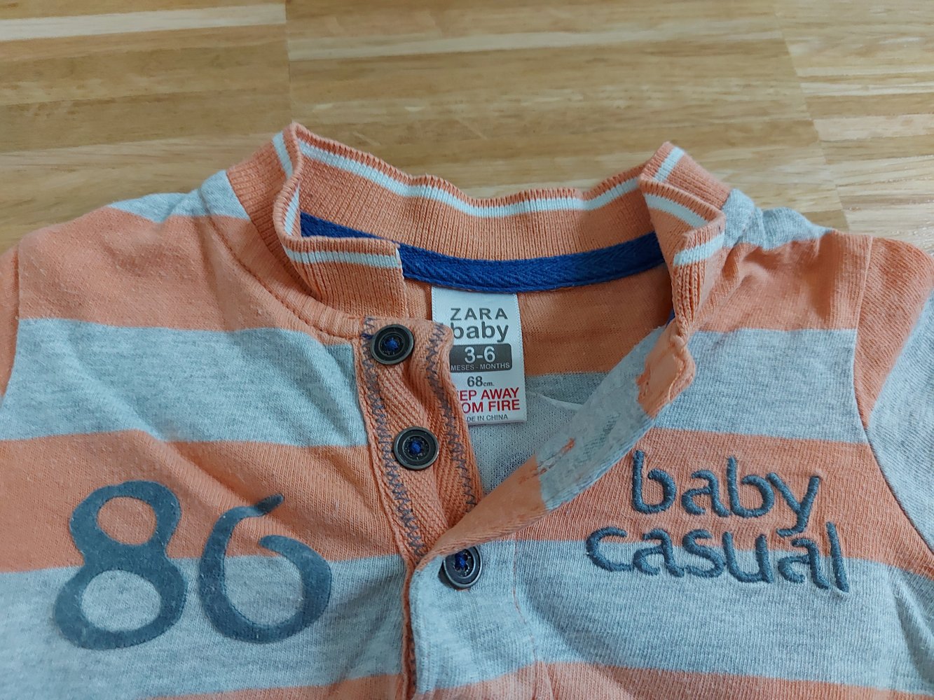 orange-grau gestreiftes Poloshirt Gr. 68 kurzärmlig
