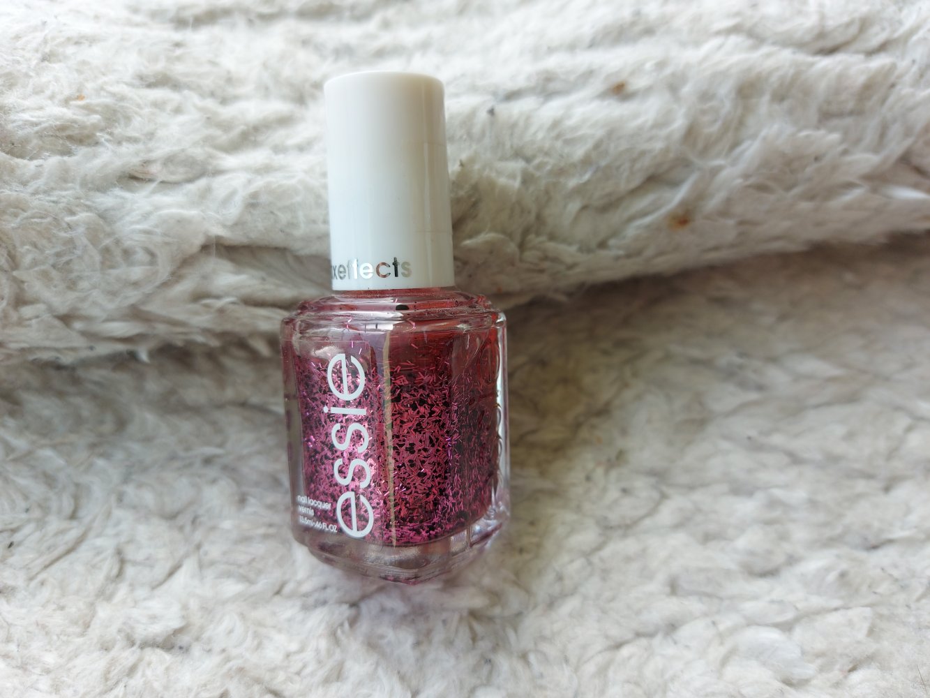 Essie luxeffects 1144 fashion flares Nagellack Überlack