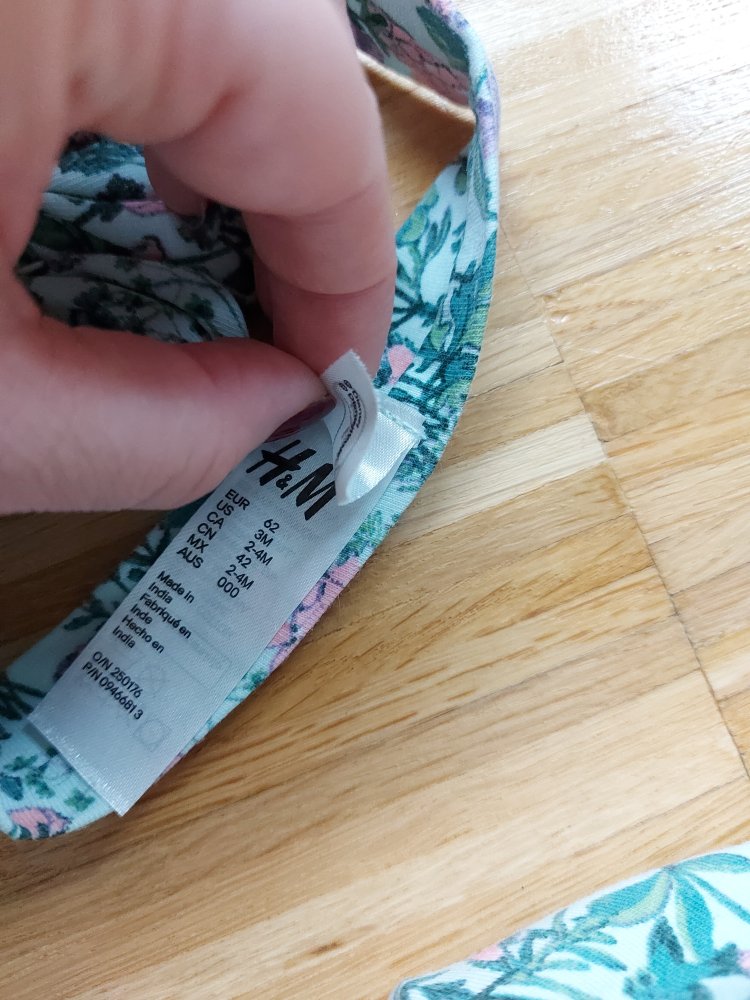 Hosenset: 2 geblümte Babyhosen mit passender Haarschleife/Haarband, Gr. 62
