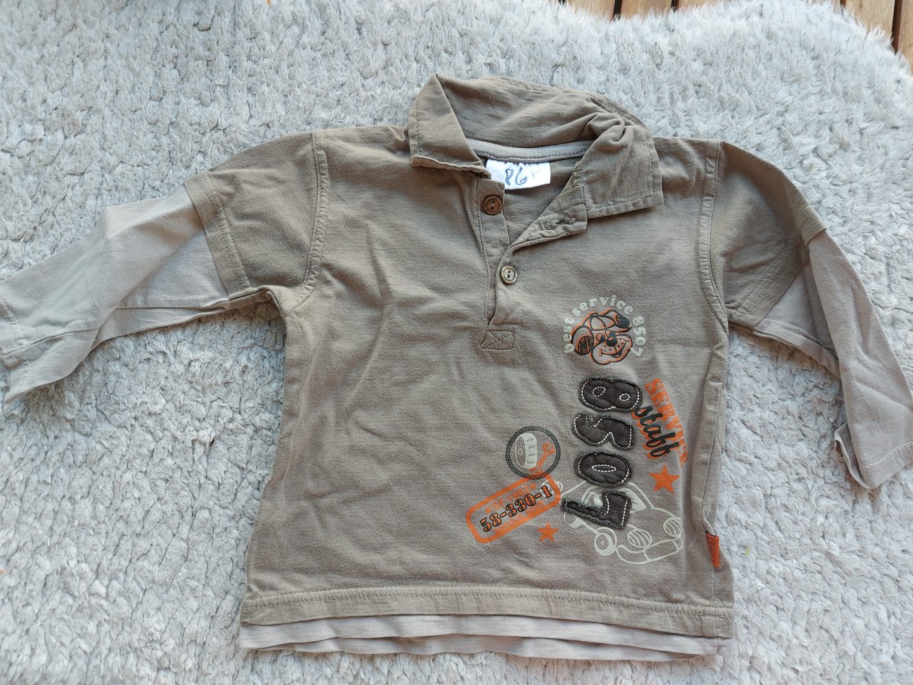langärmliges khakifarbenes Baby-Poloshirt Gr. 86