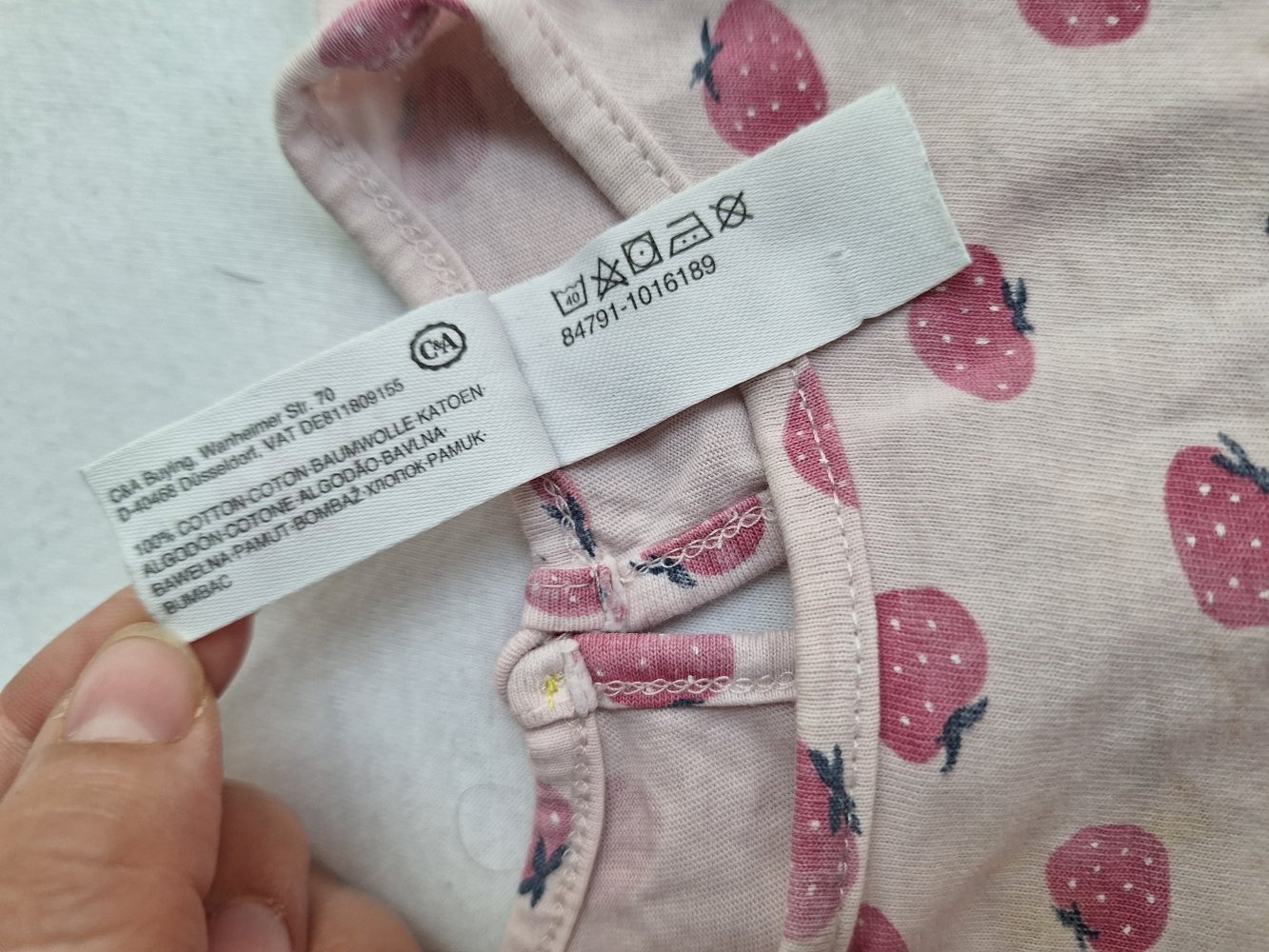 Super niedliches rosa Kleidchen mit Erdbeeren, Gr. 80