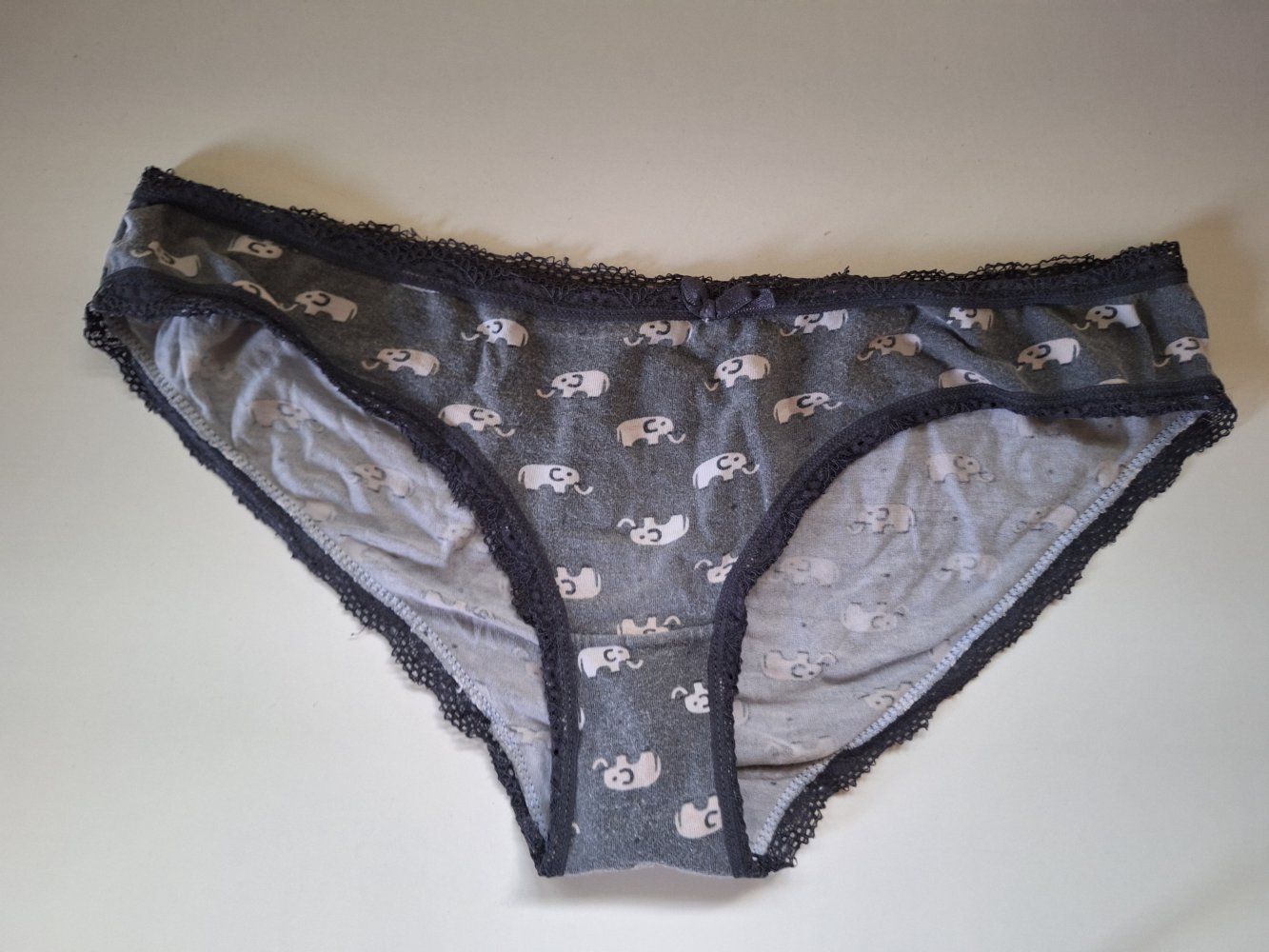 anthrazitgraue Unterhose mit Elefanten